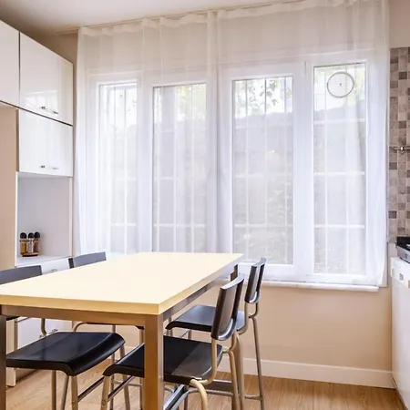 Vibrant Flat Close To Zorlu Center With Backyard Istanbul
